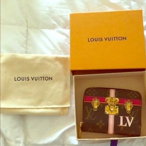 LOUIS Vuitton zippy coin